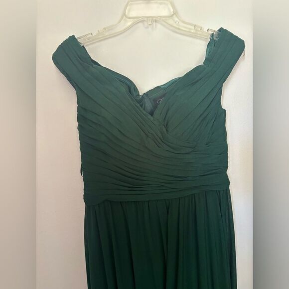 La Femme green off the shoulder rusched long gown size 8 - Picture 10 of 13